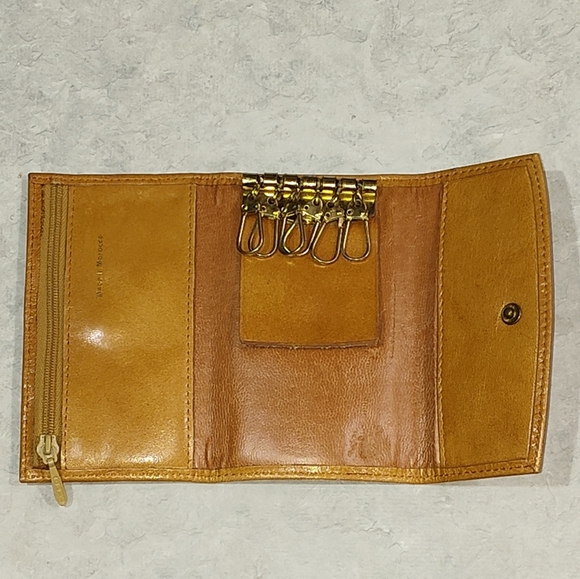 EUC VINTAGE ST. THOMAS LAMBSKIN 6 KEY HOLDER / WALLET WITH LOCKING KEY CLIPS - Picture 6 of 9